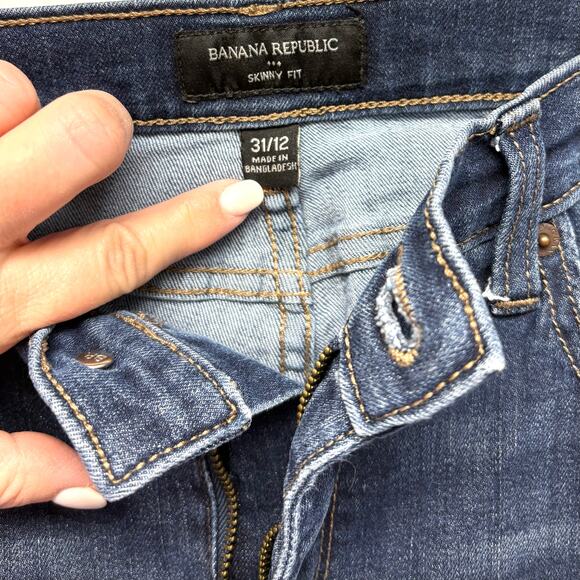 Banana Republic Jeans, Skinny Fit, Dark Wash, Women's Size 31 or 12 - Picture 3 of 4